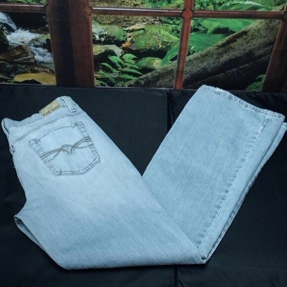 Size 11 L.e.i. Sophia Hiphugger Distressed Denim Light Blue Jeans - Picture 5 of 7